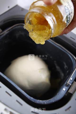 水果辫子面包的做法步骤：1