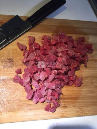 孜然牛肉炒饭的做法步骤：1