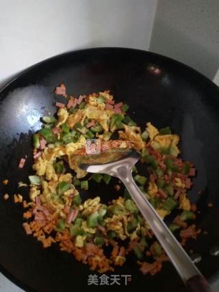 韩式辣酱什锦炒饭的做法步骤：4