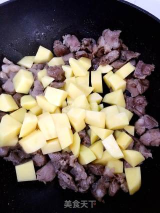 咖喱牛肉饭的做法步骤：3