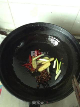 鲜椒辣子鸡腿的做法步骤：2