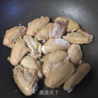 蒜香鸡翅的做法步骤：2