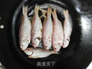 香煎红衫鱼的做法步骤：2