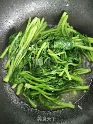 蒜蓉菜苗的做法步骤：4