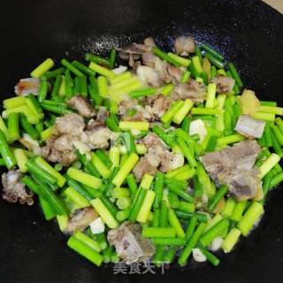 原味蒜苔排骨的做法步骤：4