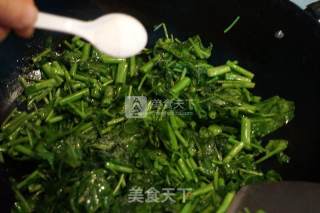 蒜茸空心菜的做法步骤：4