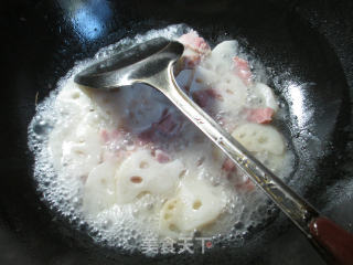 小白菜咸肉炒莲藕的做法步骤：3