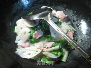 小白菜咸肉炒莲藕的做法步骤：7