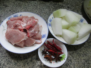 冬瓜烧大排的做法步骤：1