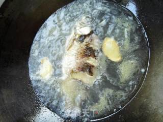 鲫鱼豆腐汤的做法步骤：3