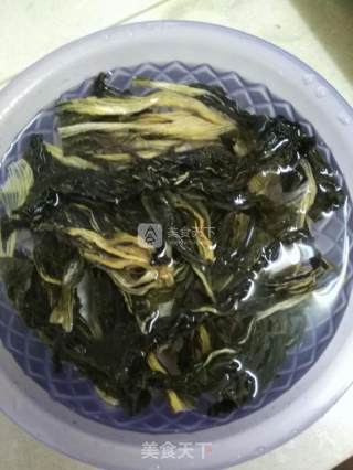 白菜干陈肾香菇汤的做法步骤：1