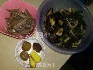 白菜干陈肾香菇汤的做法步骤：6