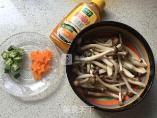 鸡汁蟹味菇的做法步骤：1