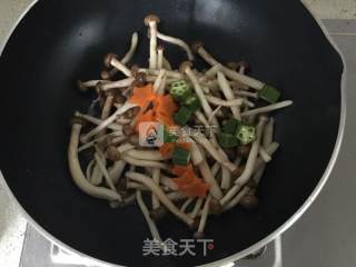 鸡汁蟹味菇的做法步骤：3