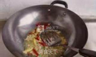 香肠炒灰灰菜的做法步骤：2