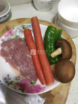青椒香菇胡萝卜饼的做法步骤：1
