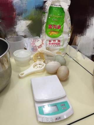 电饭煲蜂蜜提子蛋糕的做法步骤：1