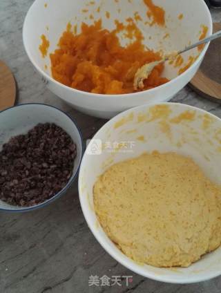 南瓜红豆蜜汤圆的做法步骤：2