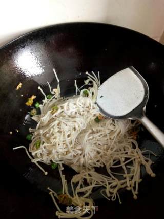 辣炒金针菇的做法步骤：3