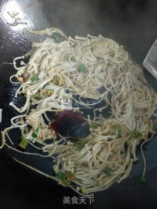 辣炒金针菇的做法步骤：4