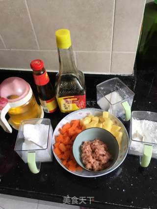 儿童版土豆萝卜肉碎闷饭的做法步骤：1