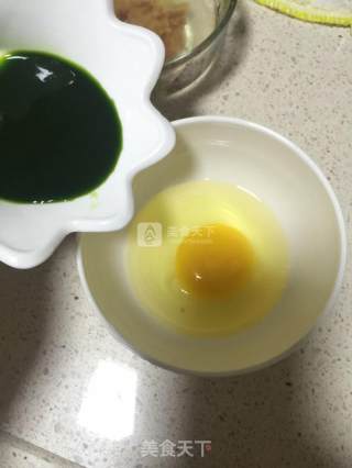 菠菜干贝蒸蛋的做法步骤：2