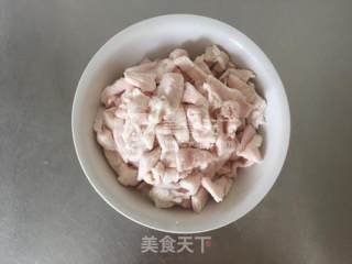 自己动手炼一罐中式酥皮精华——炼猪油的做法步骤：2