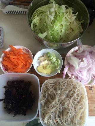 包菜炒粉丝的做法步骤：4