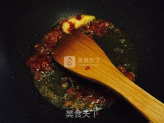 木耳八角瓜炒鸡肉的做法步骤：2