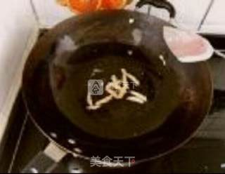 蒜黄木耳炒鸡蛋的做法步骤：4