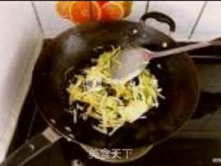 蒜黄木耳炒鸡蛋的做法步骤：7
