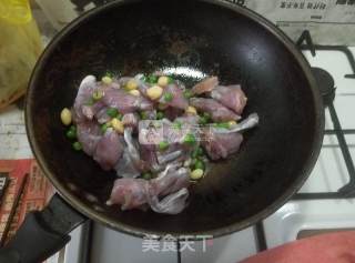 双椒牛蛙的做法步骤：2