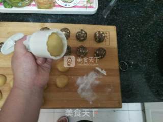 五仁馅月饼的做法步骤：10