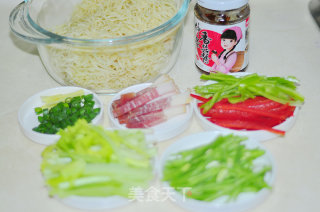 香菇酱炒面的做法步骤：1