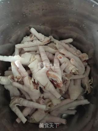 泡椒鸡爪爪的做法步骤：1