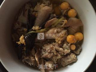 干蒸老母鸡的做法步骤：1