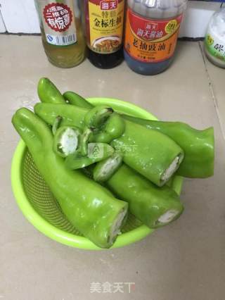 虎皮青椒的做法步骤：2
