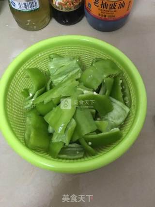 虎皮青椒的做法步骤：4