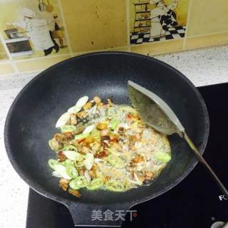 毛豆炒肉丁（青豆炒肉丁）的做法步骤：5