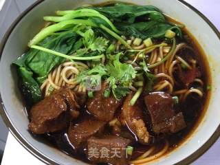 红烧牛肉面的做法步骤：2