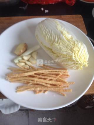 白菜炒馓子的做法步骤：1