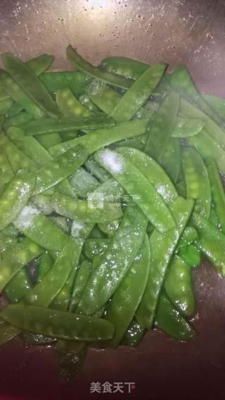荷兰豆炒腊肉的做法步骤：5