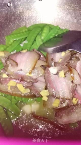 荷兰豆炒腊肉的做法步骤：6