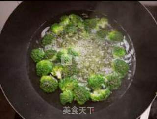 西兰花炒虾仁的做法步骤：4