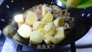 酱香鸡腿土豆炖粉丝的做法步骤：10