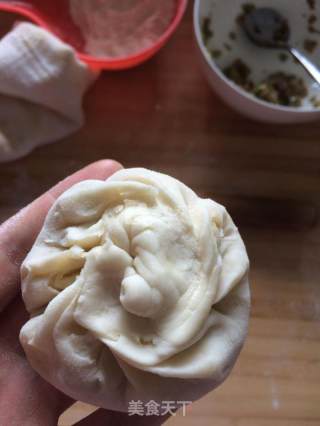 茄子腊肉酥饼的做法步骤：11