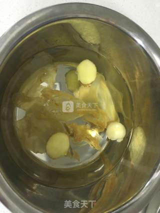 花胶排骨猴头菇汤的做法步骤：1
