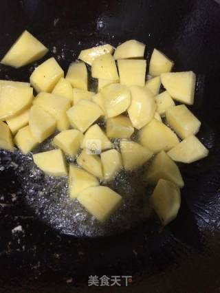土豆咖喱鸡的做法步骤：4