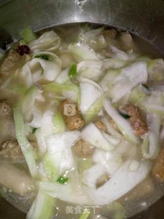 葫芦瓜丸子粉丝汤的做法步骤：8