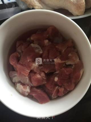 菜花炒肉的做法步骤：2